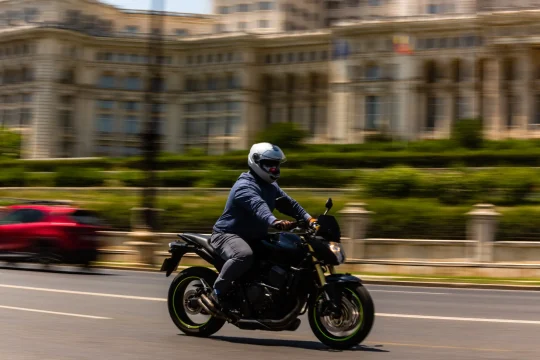 Zona de Bajas Emisiones en Madrid: qué distintivo necesita tu moto para no multarte